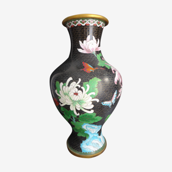 Vase in Chinese partitioned enamel butterflies