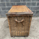 Wicker storage chest/trunk