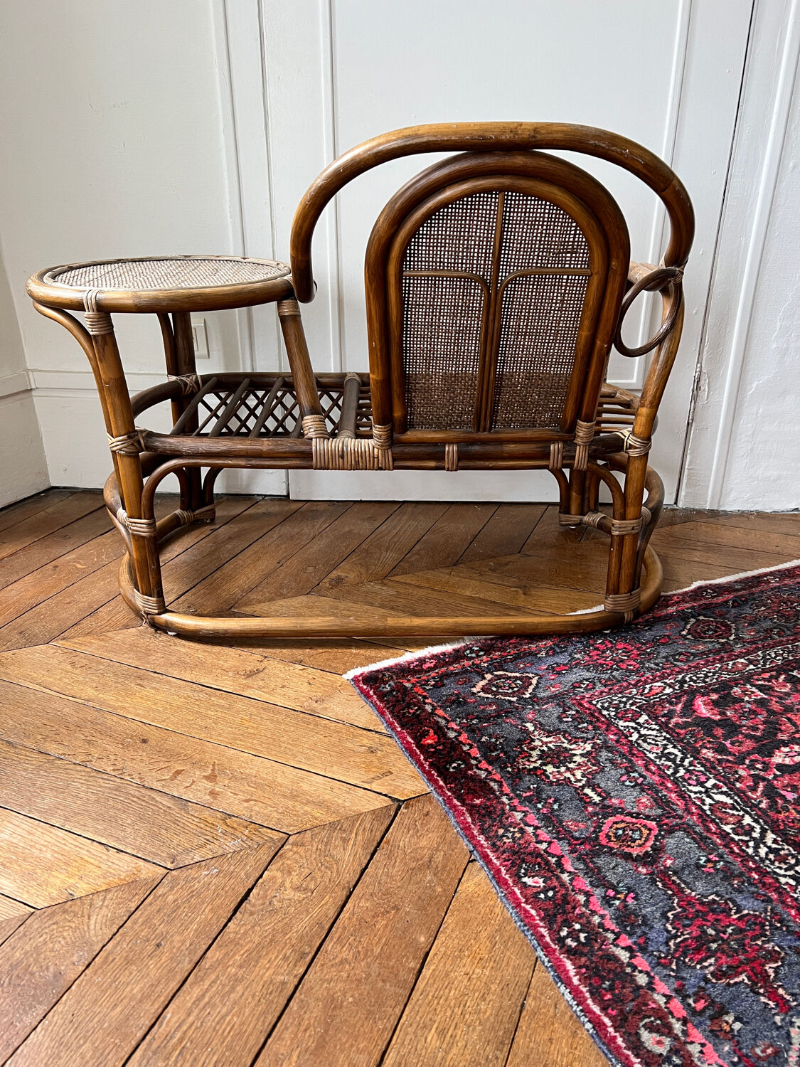 Rattan bench with round shelf