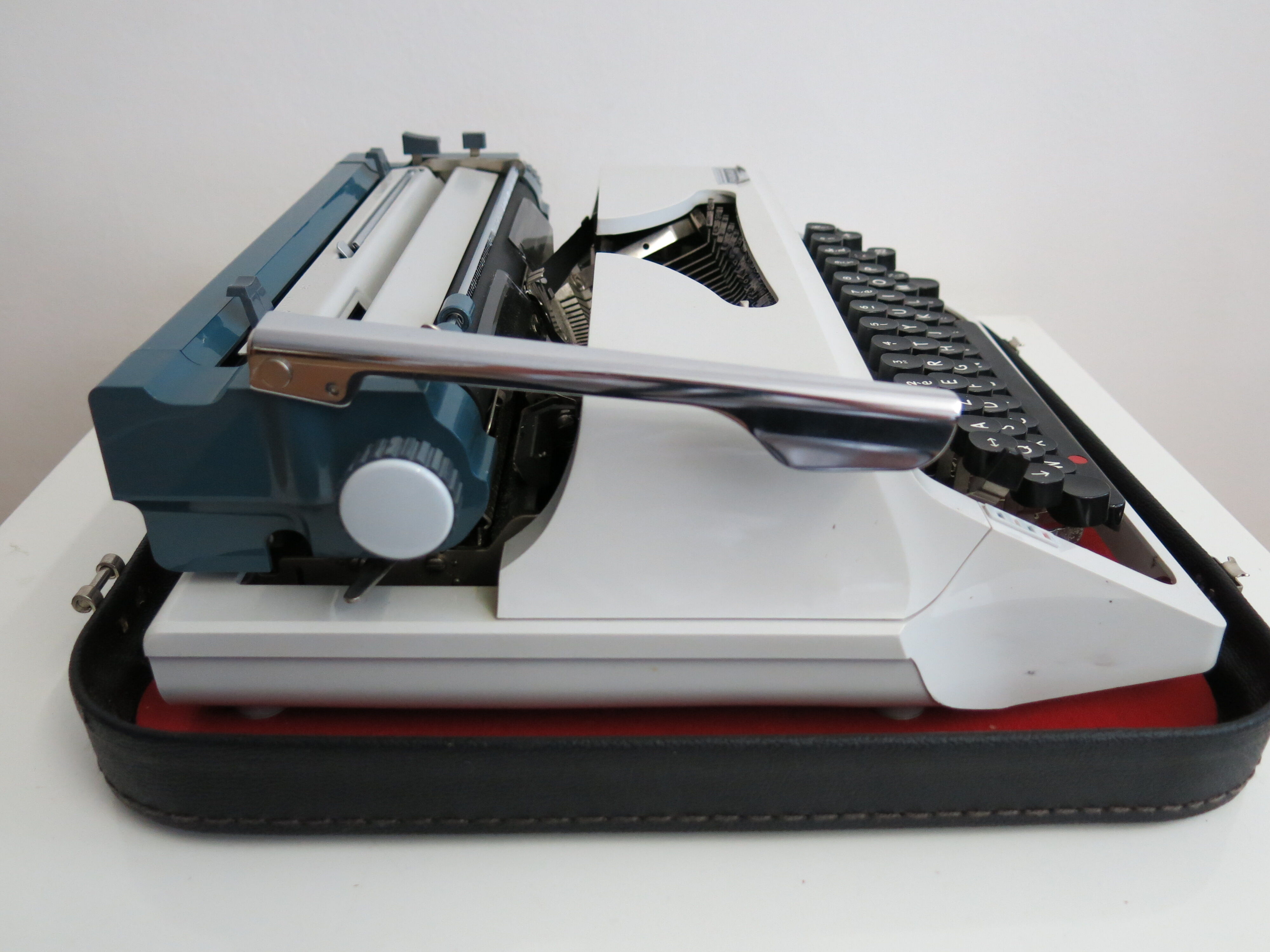 Typewriter Daro Erika Model 60