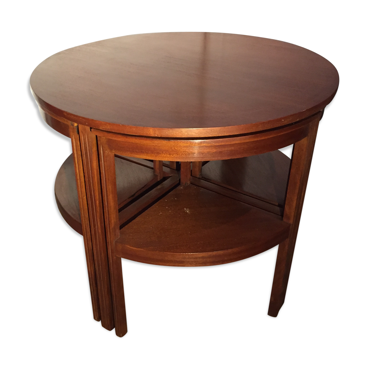 Round nesting tables
