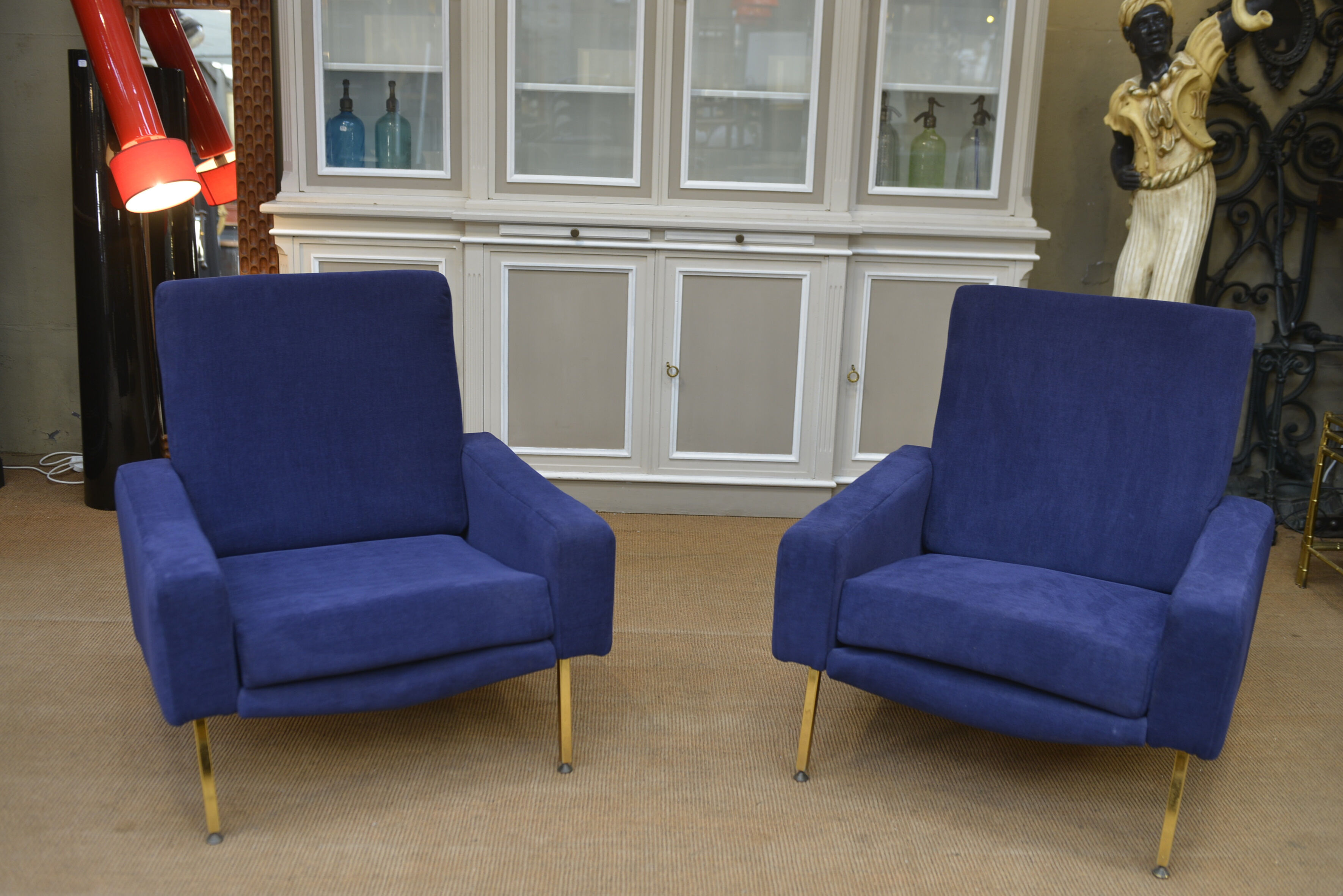 Pair of armchairs and ottoman vintage 1950 in blue velour and brass
