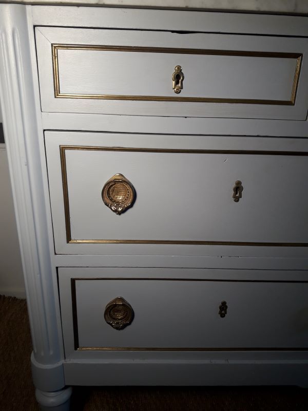 Commode ancienne style Louis XVI peinte dessus marbre
