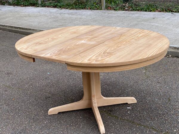 Table à manger scandinave Baumann ronde extensible pied central 115cm