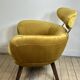 Fauteuil en velours jaune moutarde années 2010