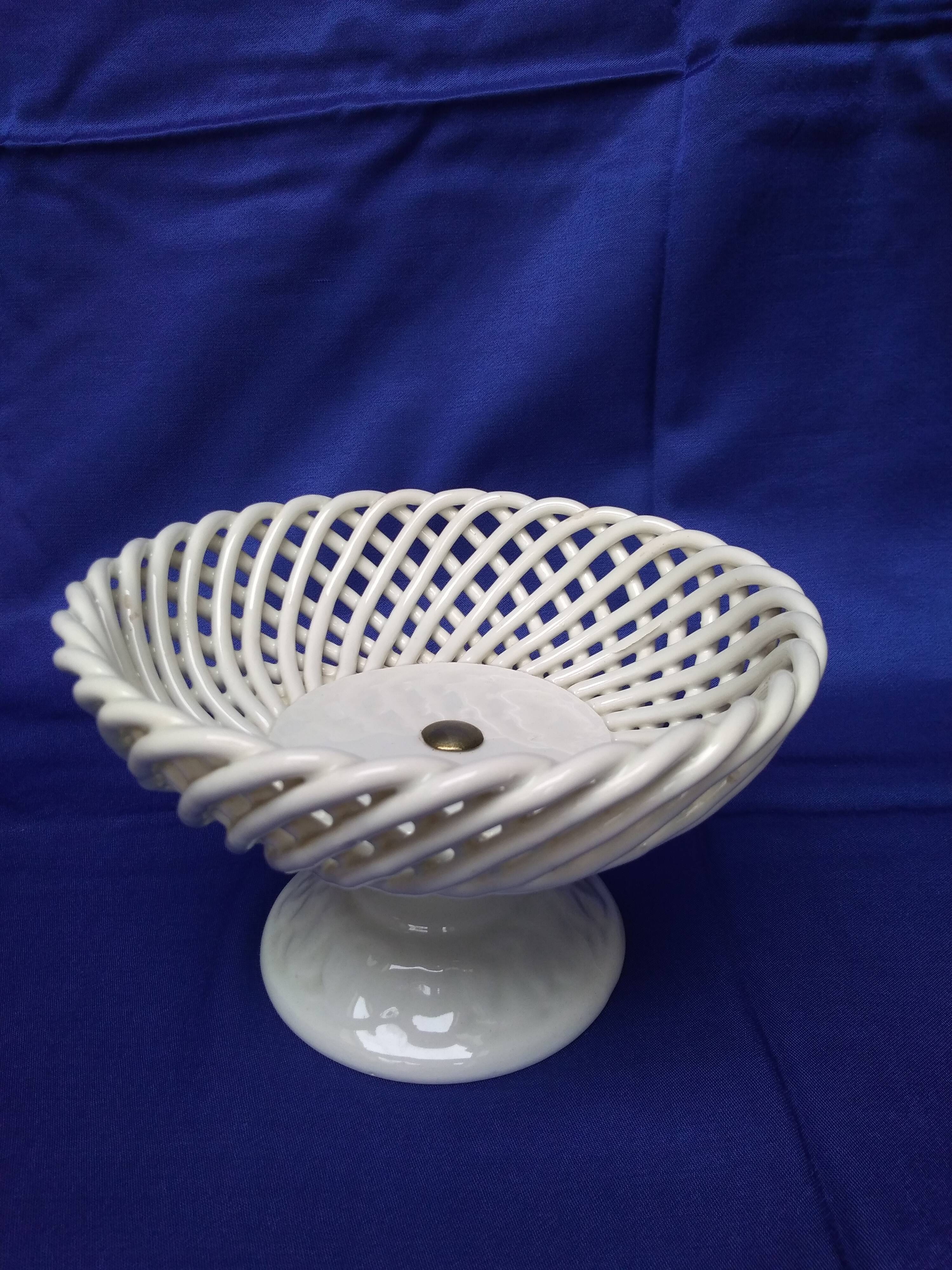 Pair of cut-on-foot in white braided earthenware