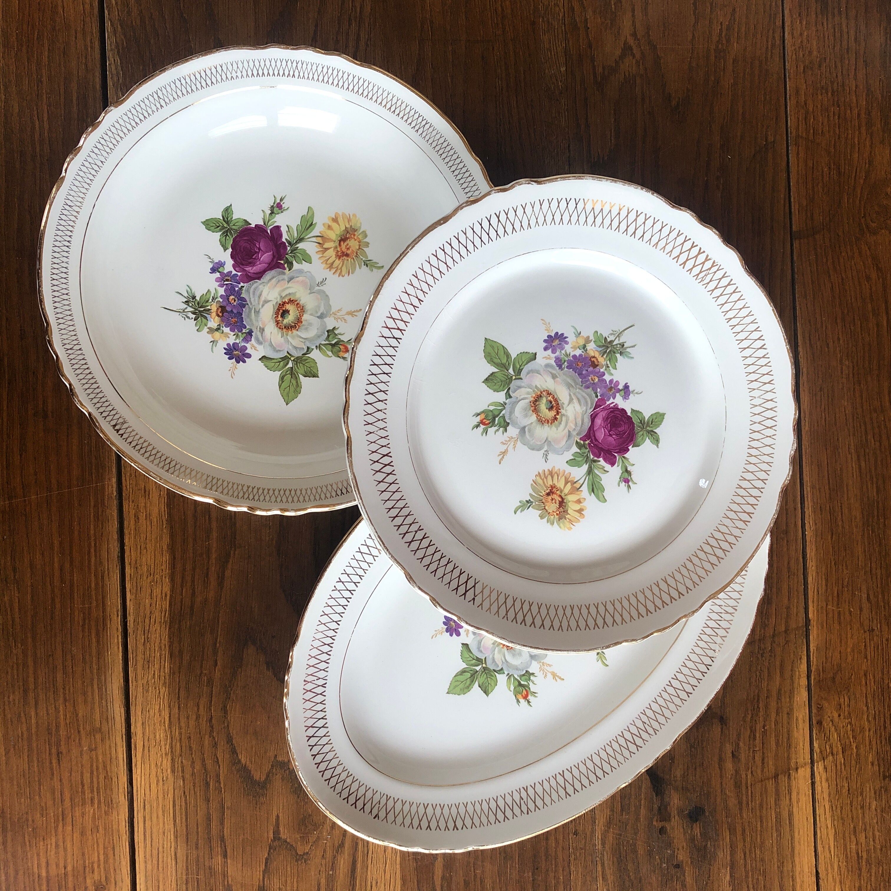 3 oval, round and hollow dishes Moulin des Loups