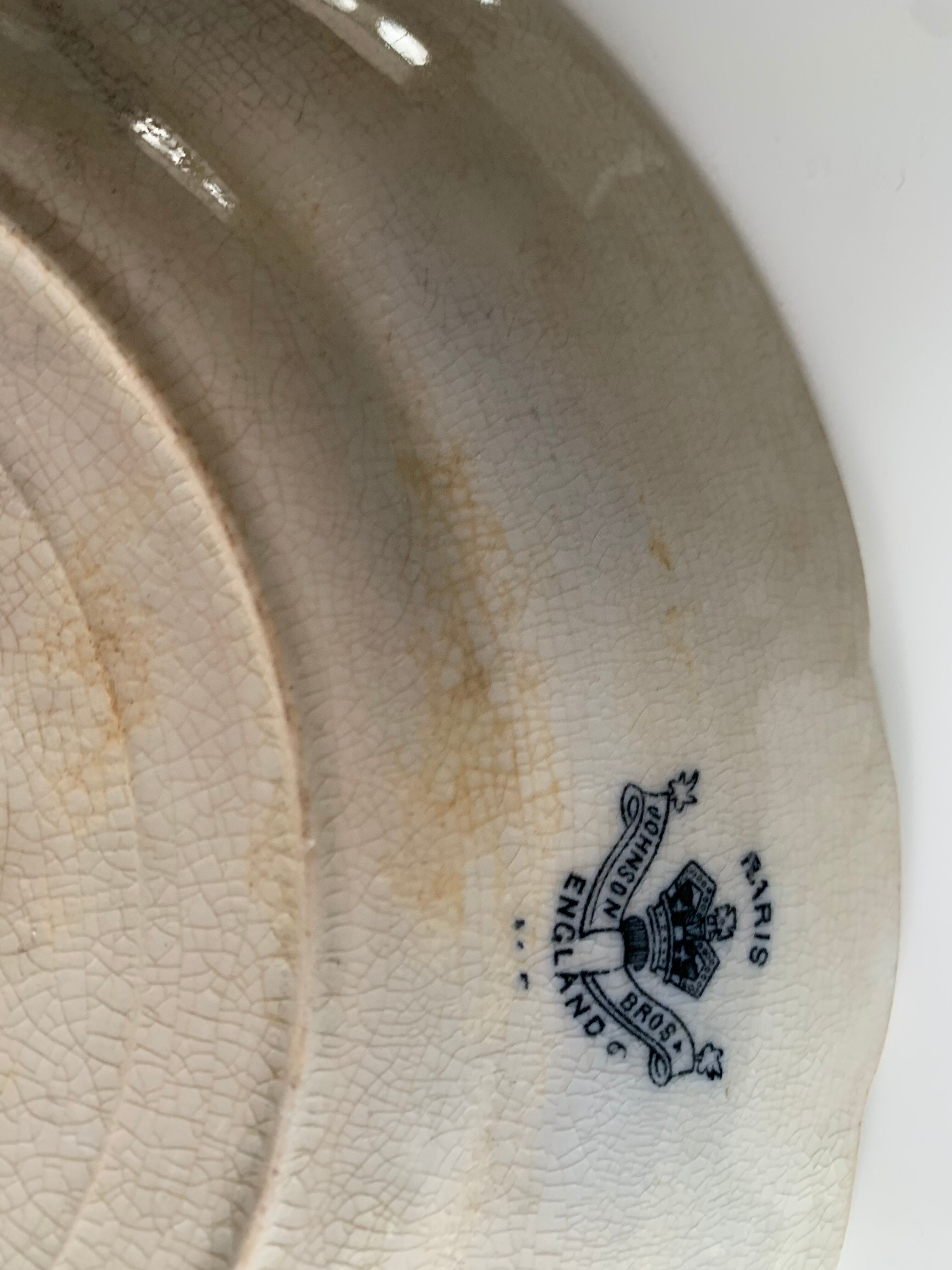 Set of seven flat plates in Johnson Bros English porcelain