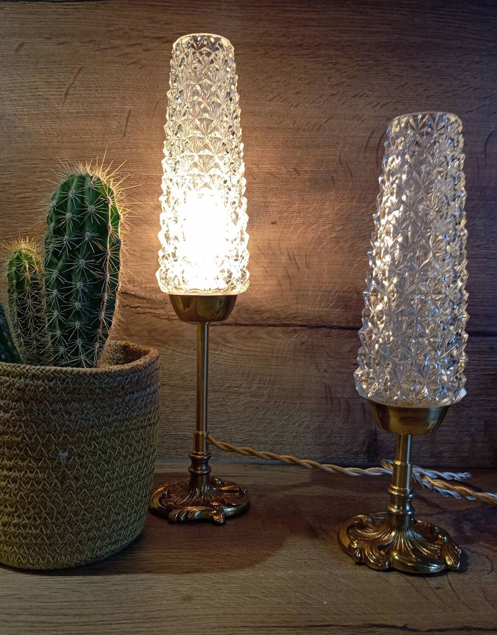 Duo of retro 50's bronze table lamps, diamond-tipped glass tube lampshades