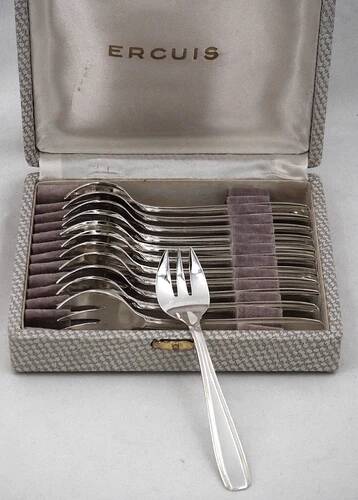 12 Art Deco oyster forks Ercuis in silver-plated metal