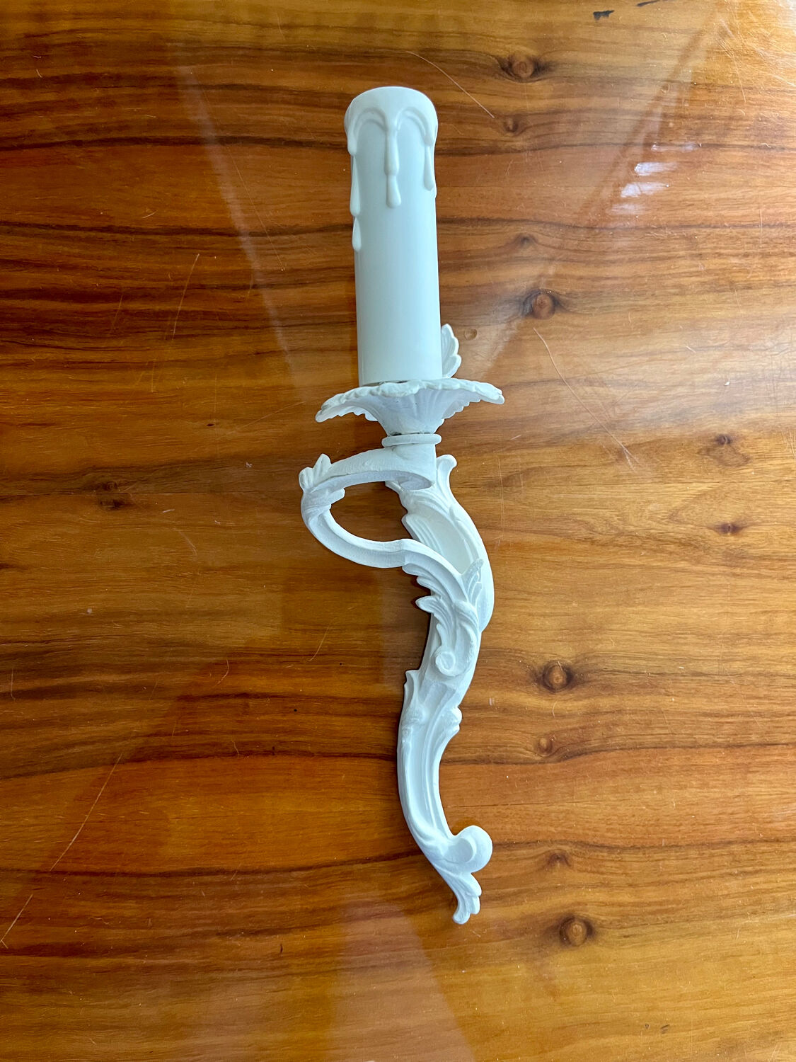 Louis XVI style bronze wall light with white patina