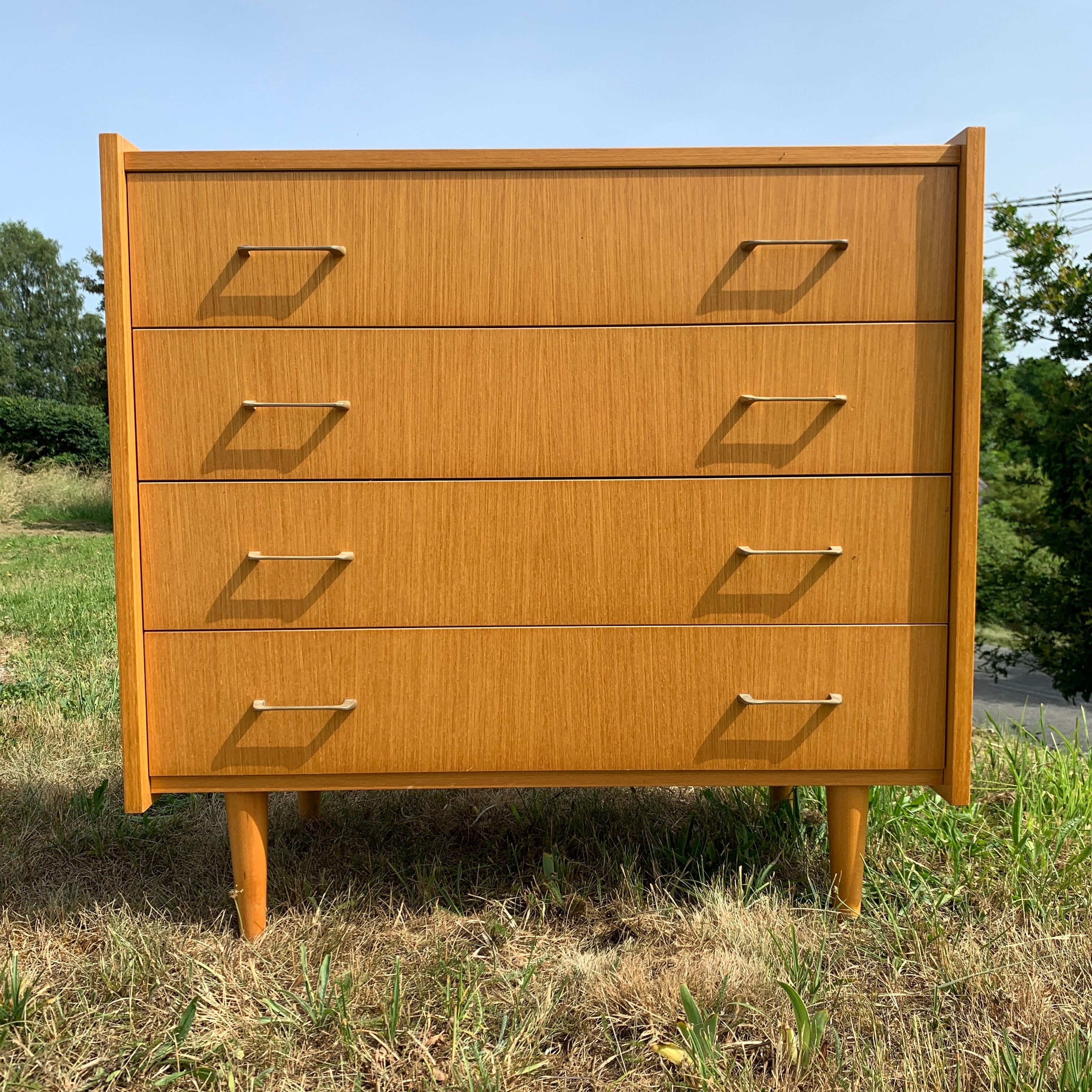 Commode 4 tiroirs vintage en aggloméré plaqué véritable bois