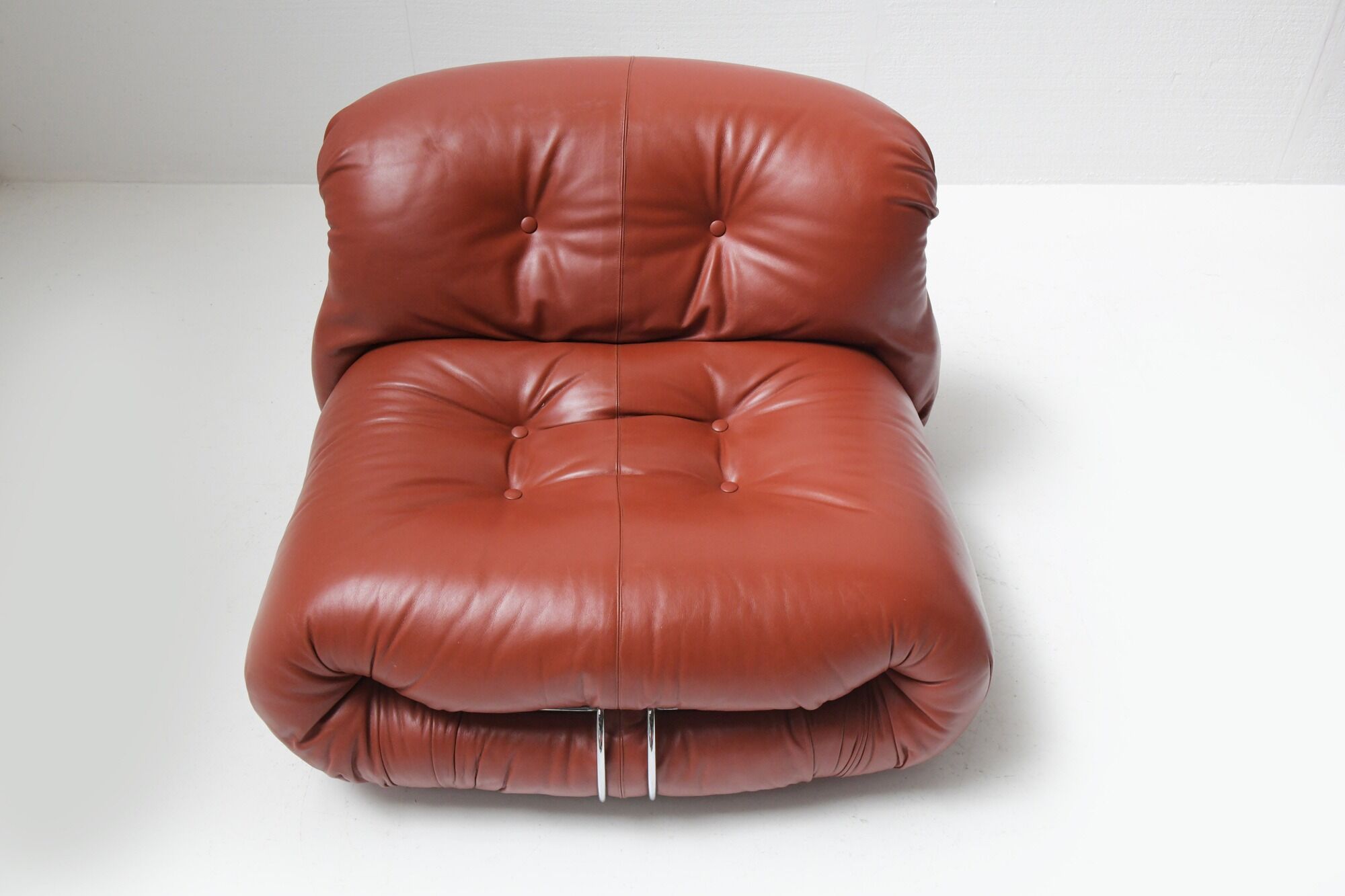 Vintage Soriana set in red leather by Afra e Tobia Scarpa for Cassina Italy