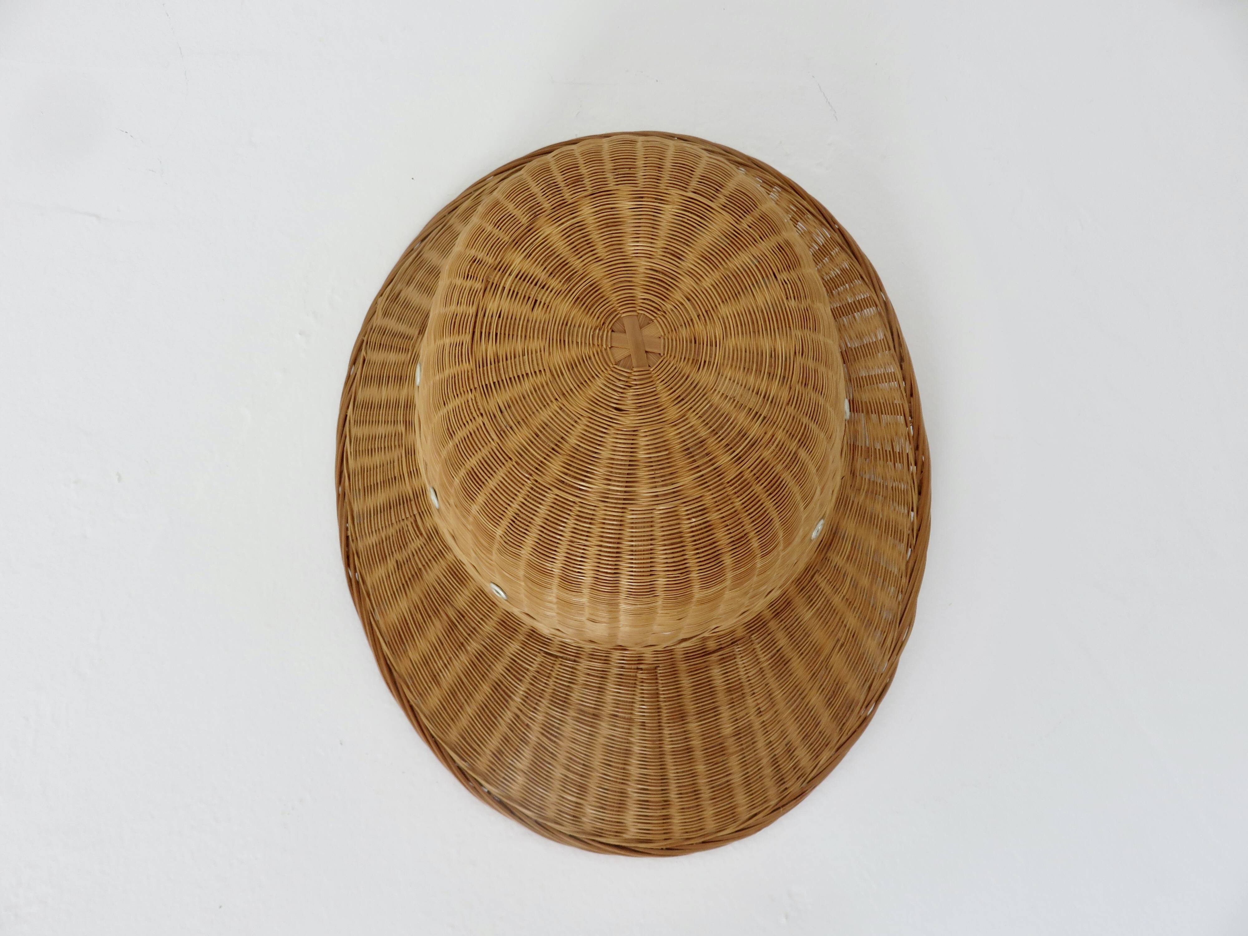 Chapeau, casque colonial, en rotin, osier, décoration murale, 1960 - 1970