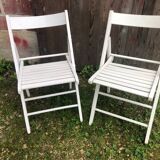 Paire de chaise pliante en bois blanc vintage