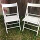 Paire de chaise pliante en bois blanc vintage