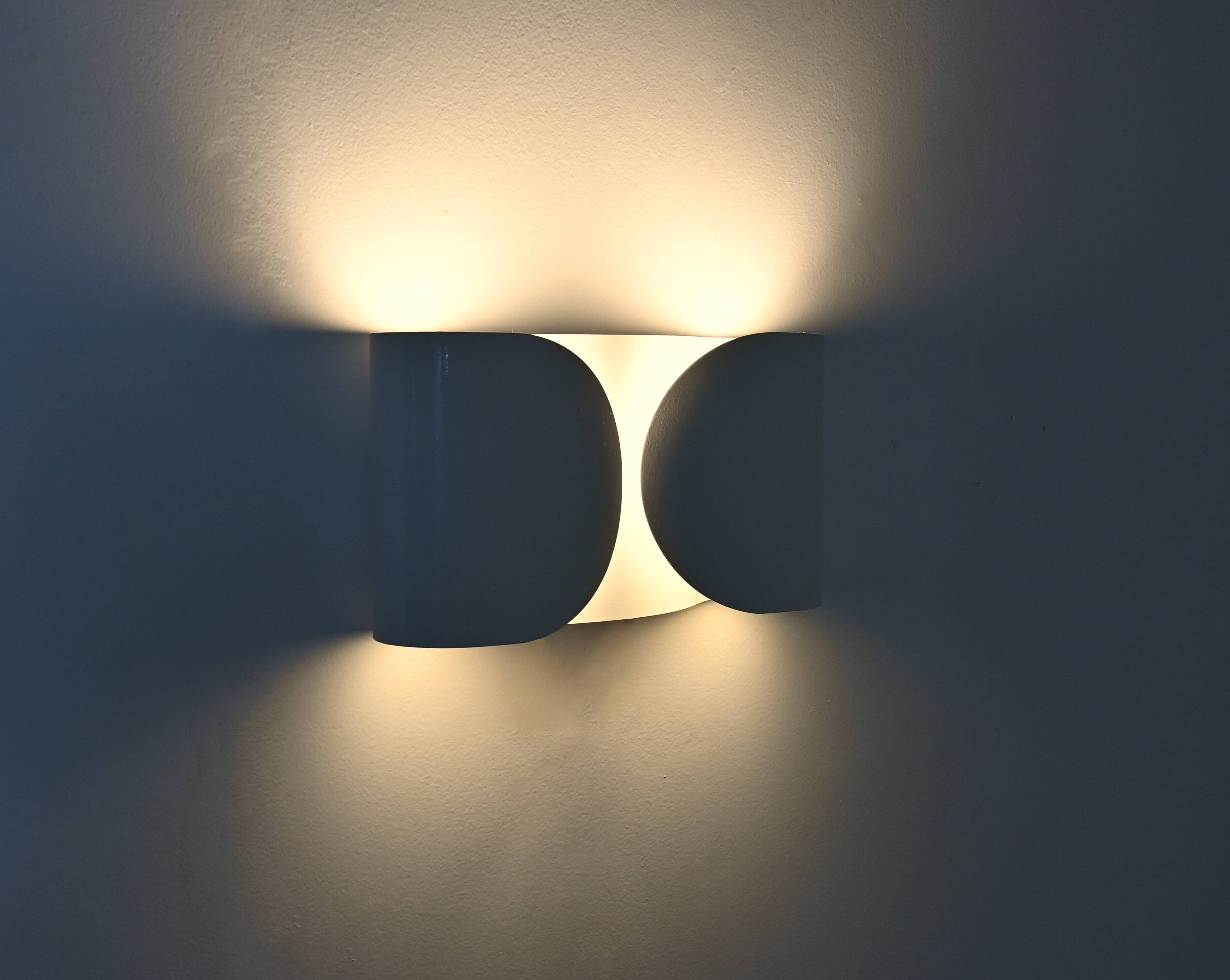 White "Foglio" wall light, by Tobia & Afra Scarpa for Flos, 1960s.