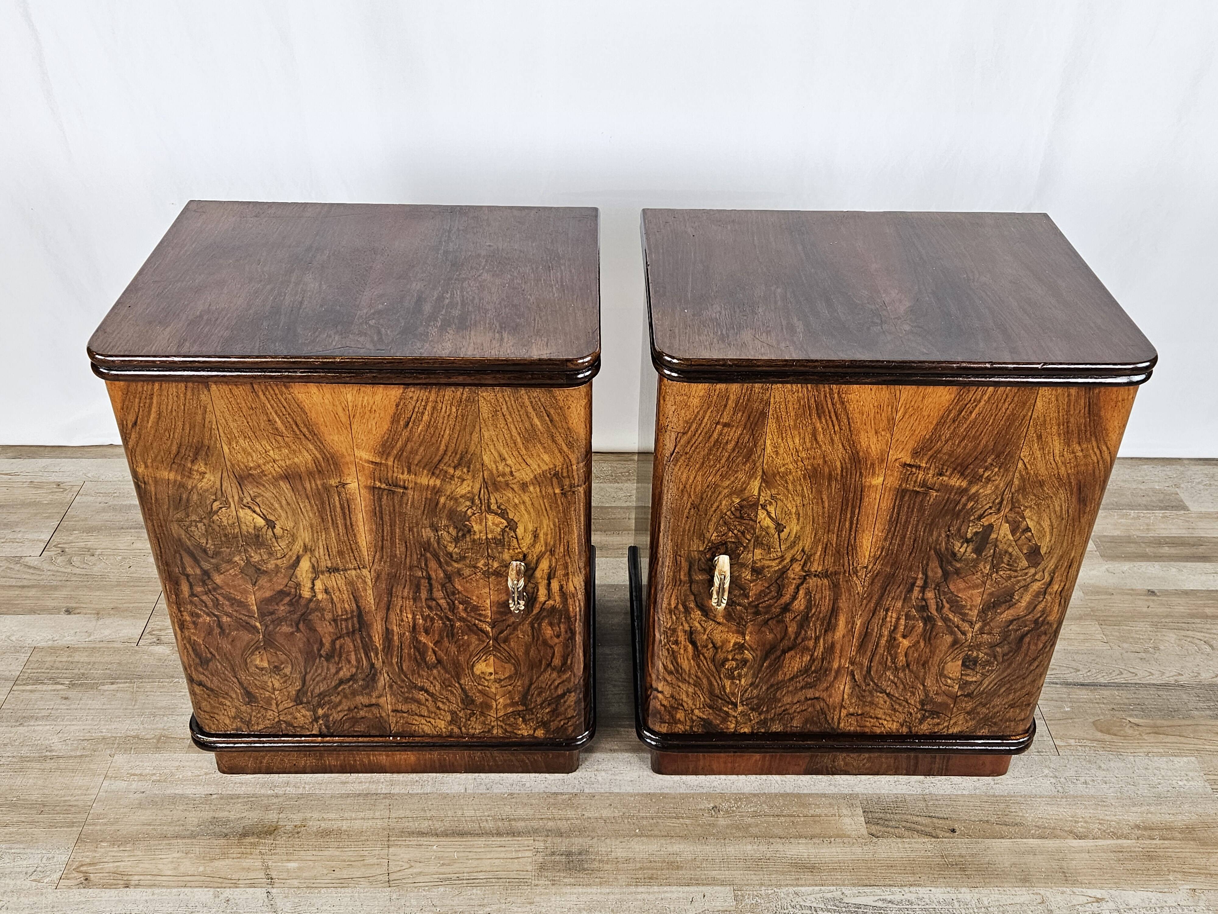 1940 Art Decò nightstands in walnut with door and shelf