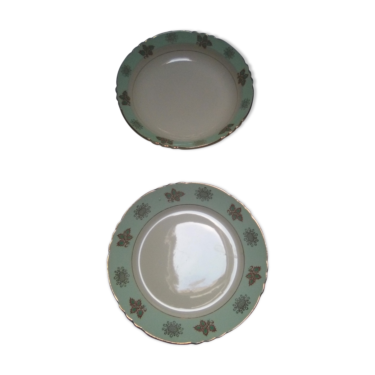 Lot of 2 old dishes Mill of Wolves