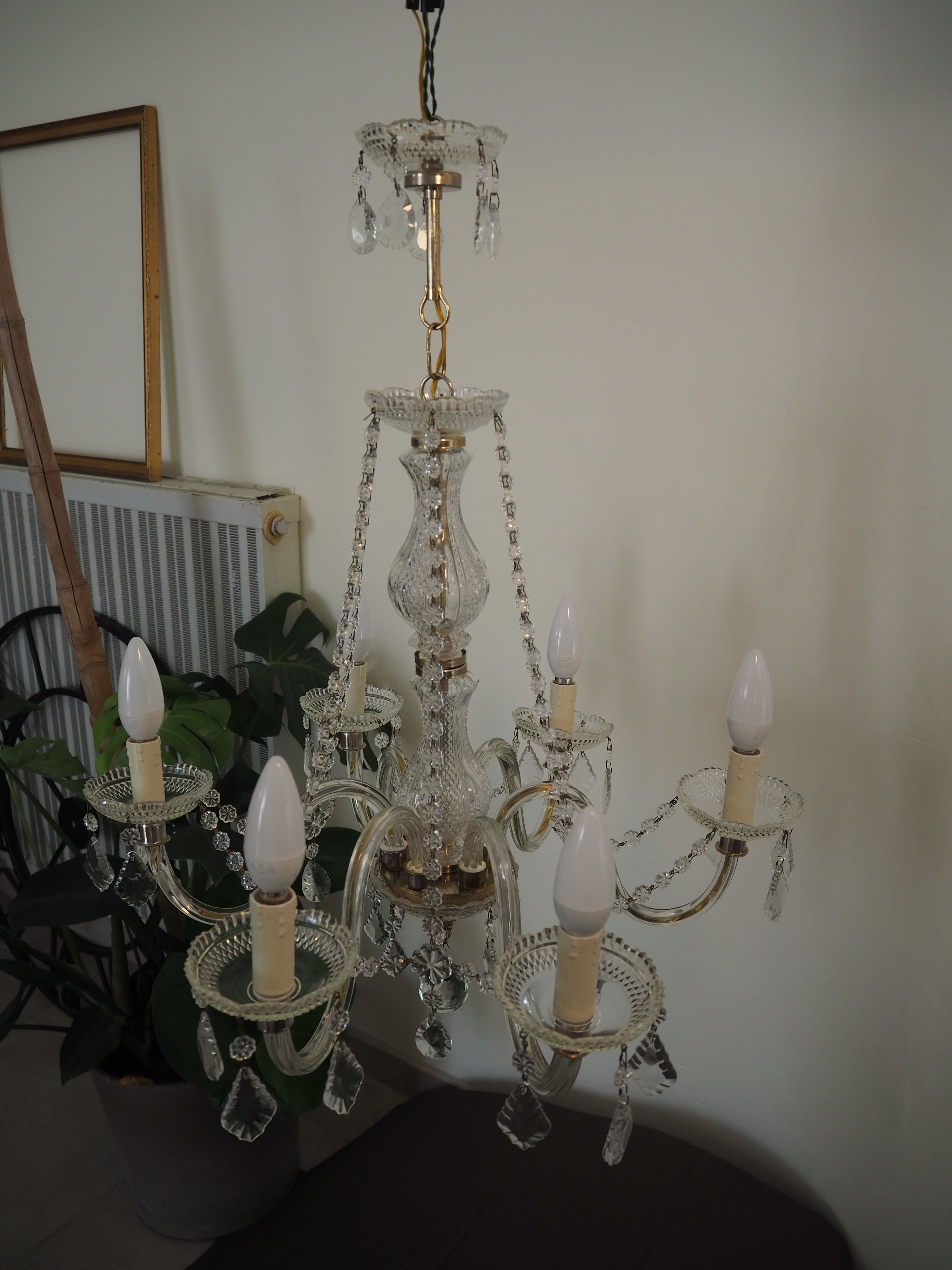 6-light chandelier with tassels