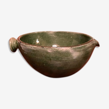 Bowl in green glazed earth