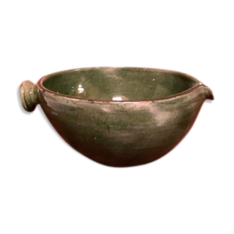 Bowl in green glazed earth