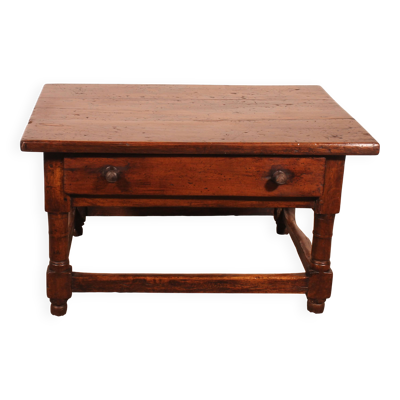 Table basse en noyer espagnol, fin du XVIe siècle