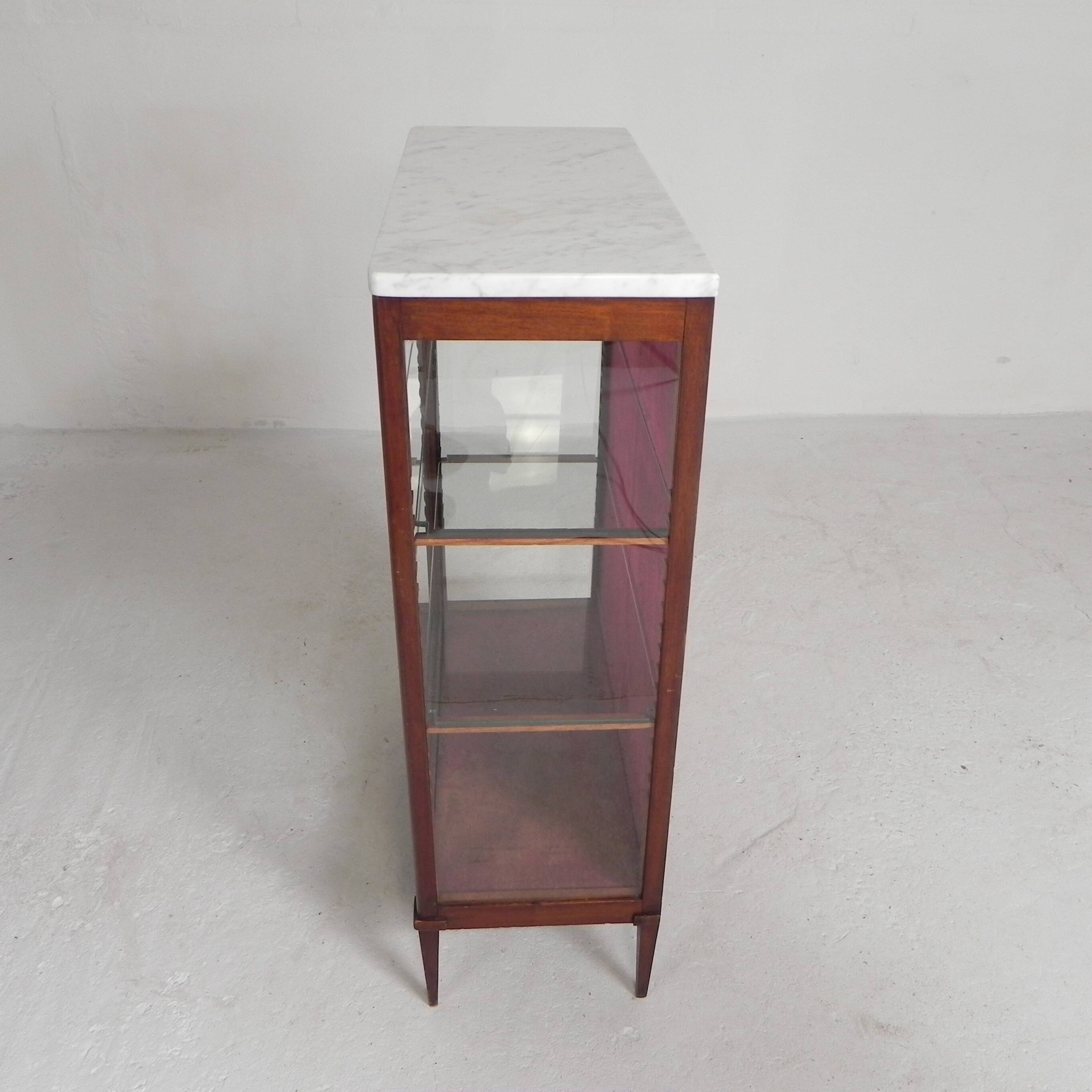Mahogany display cabinet with marble top, 1920s