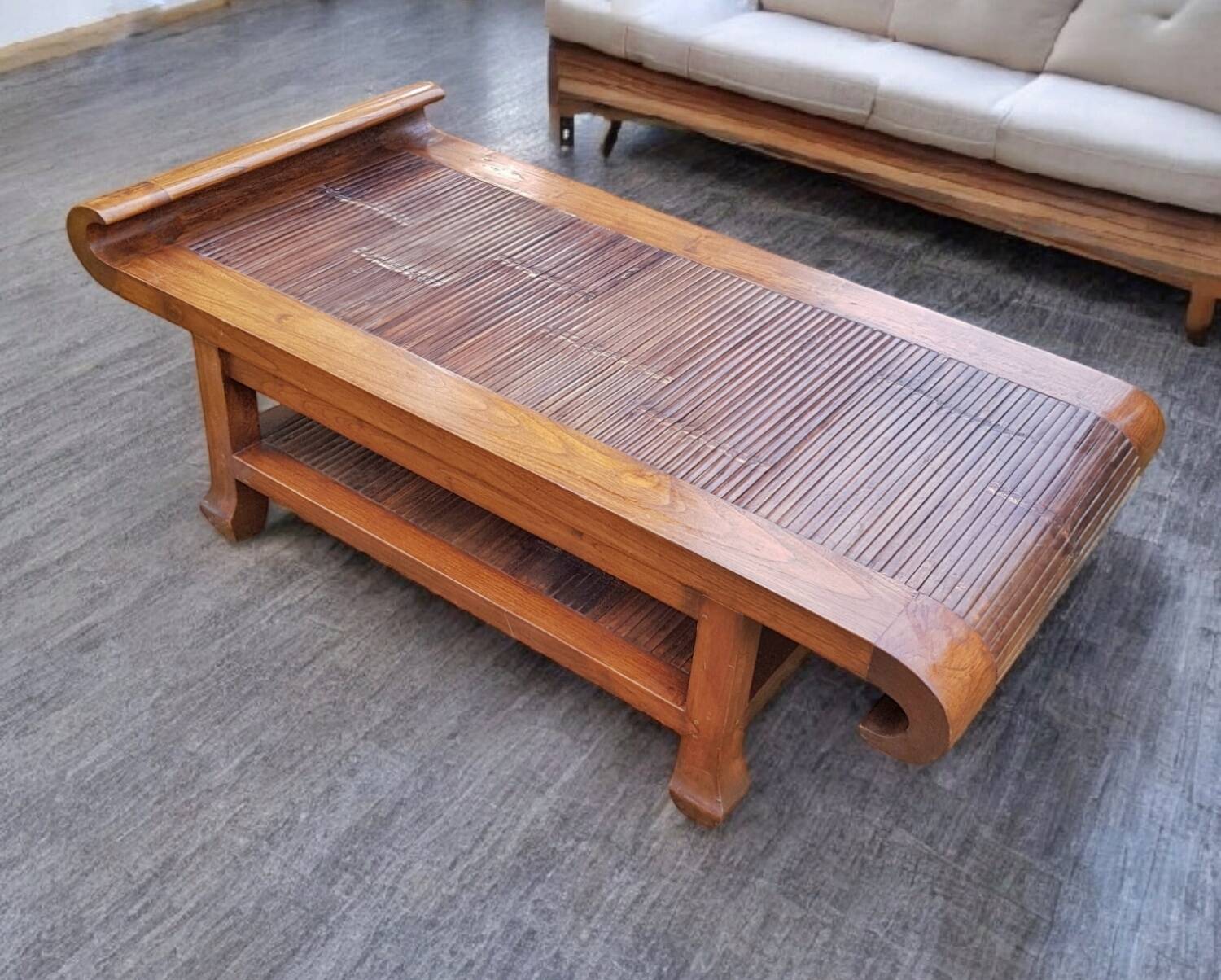 Vintage coffee table in solid wood and bamboo – 2-tier design