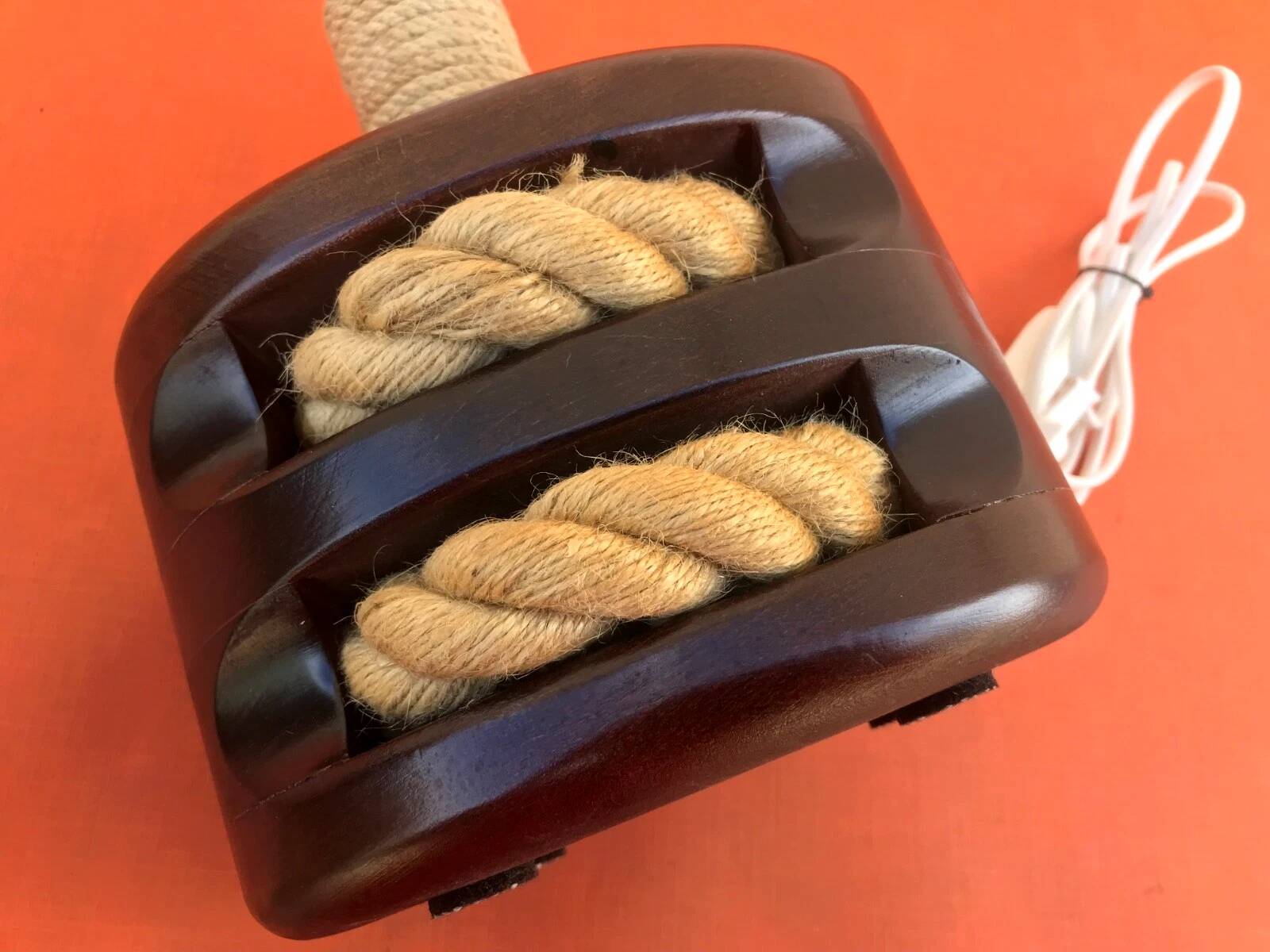 Pulley lamp base, varnished wood / rope.