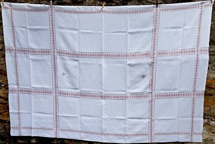 antique red and white table service "DB" tablecloth 1.55m x 2.20m and its 12 napkins