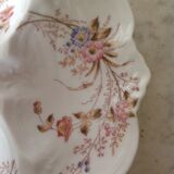 Dish servant beggar in decorated porcelain.