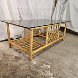 Table basse en rotin dessus verre fumé 1970