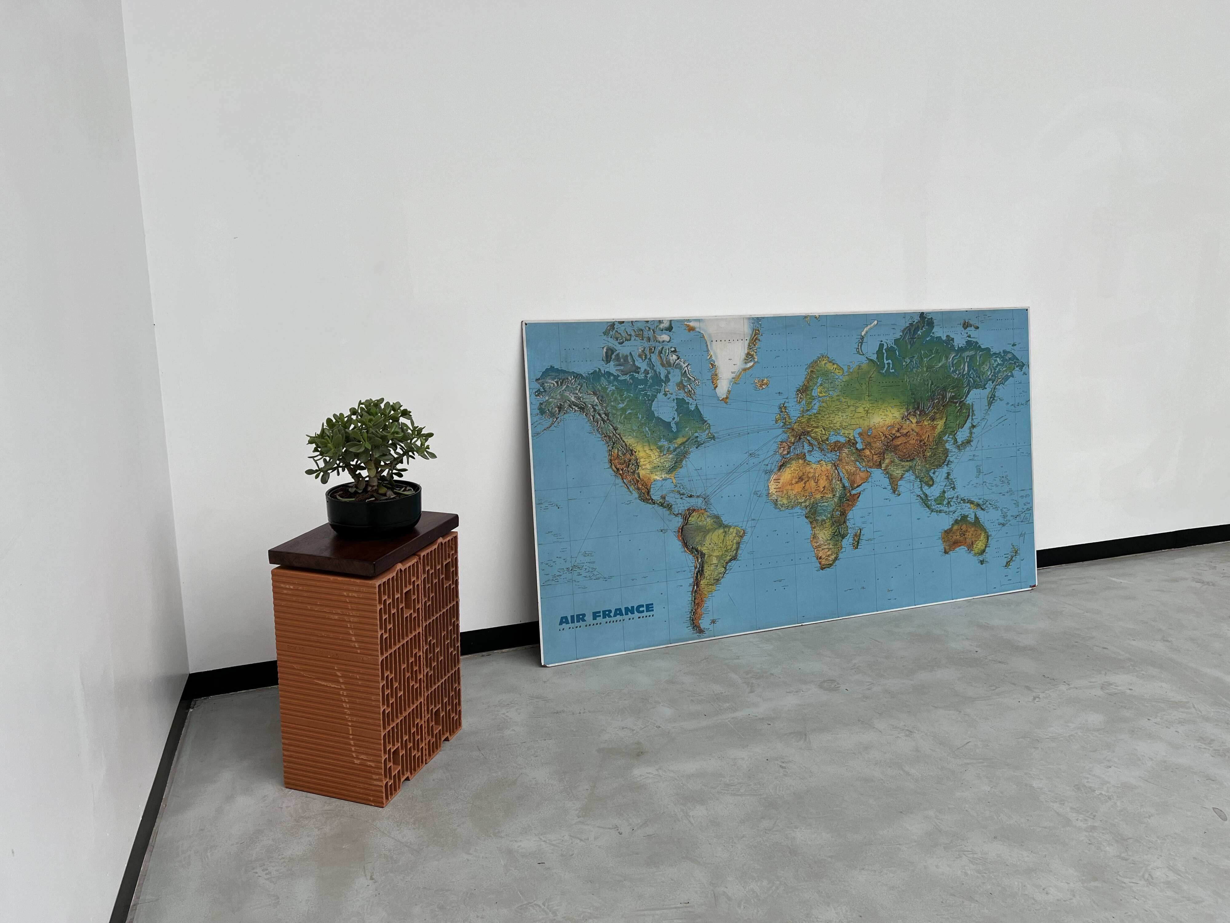 Former Air France planisphere published by Permalux