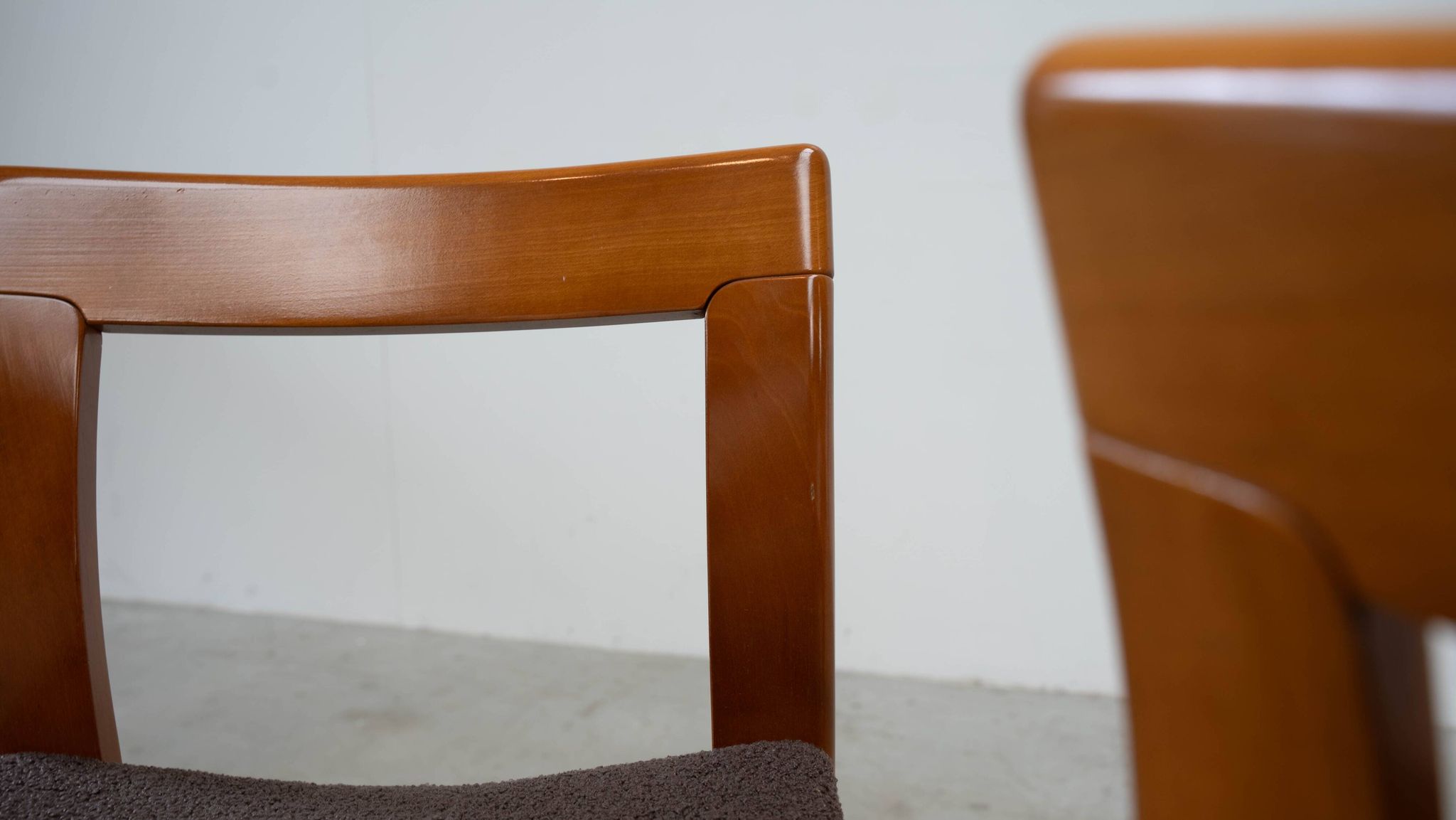 Set of six sculptural Italian dining chairs by Mobil Girgi