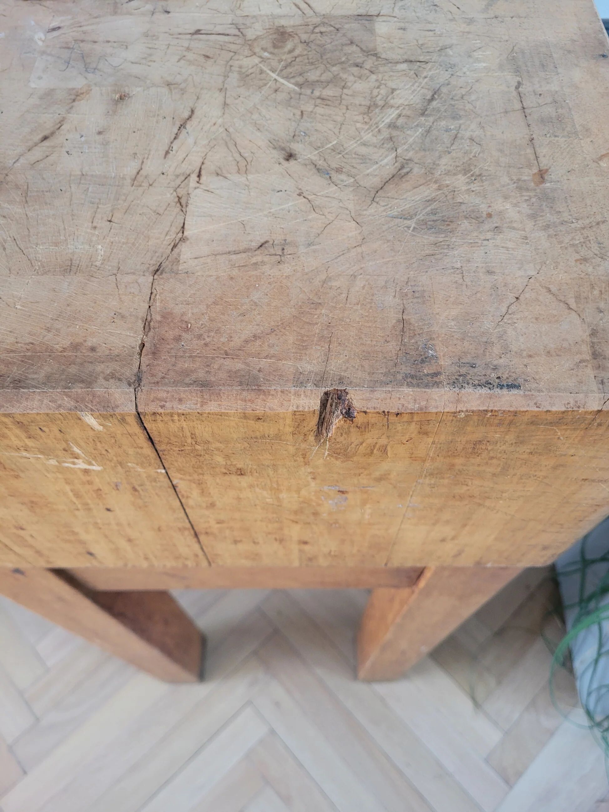 Authentic butcher's block on legs - End grain wood