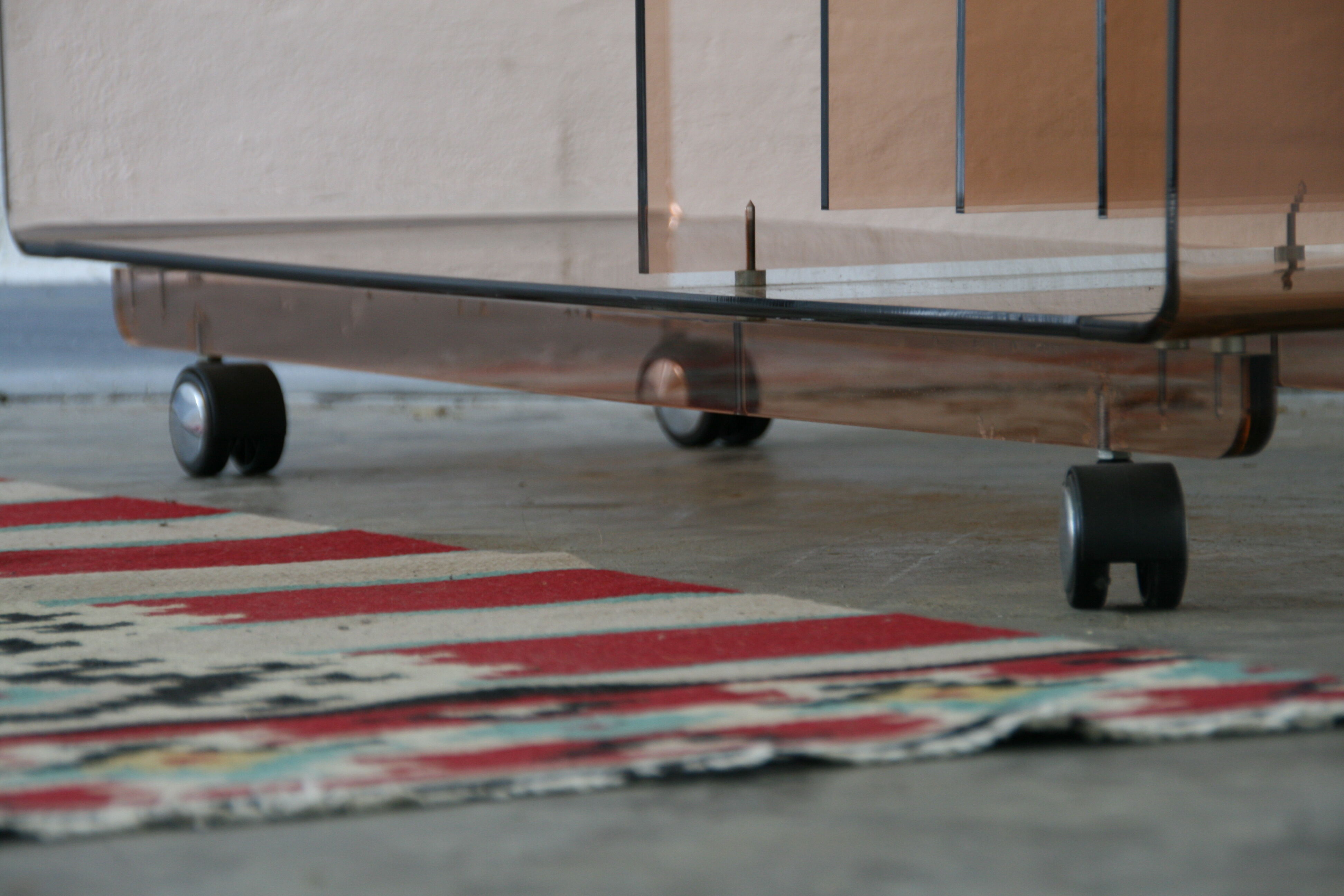 Vintage plexiglas tv/hifi unit