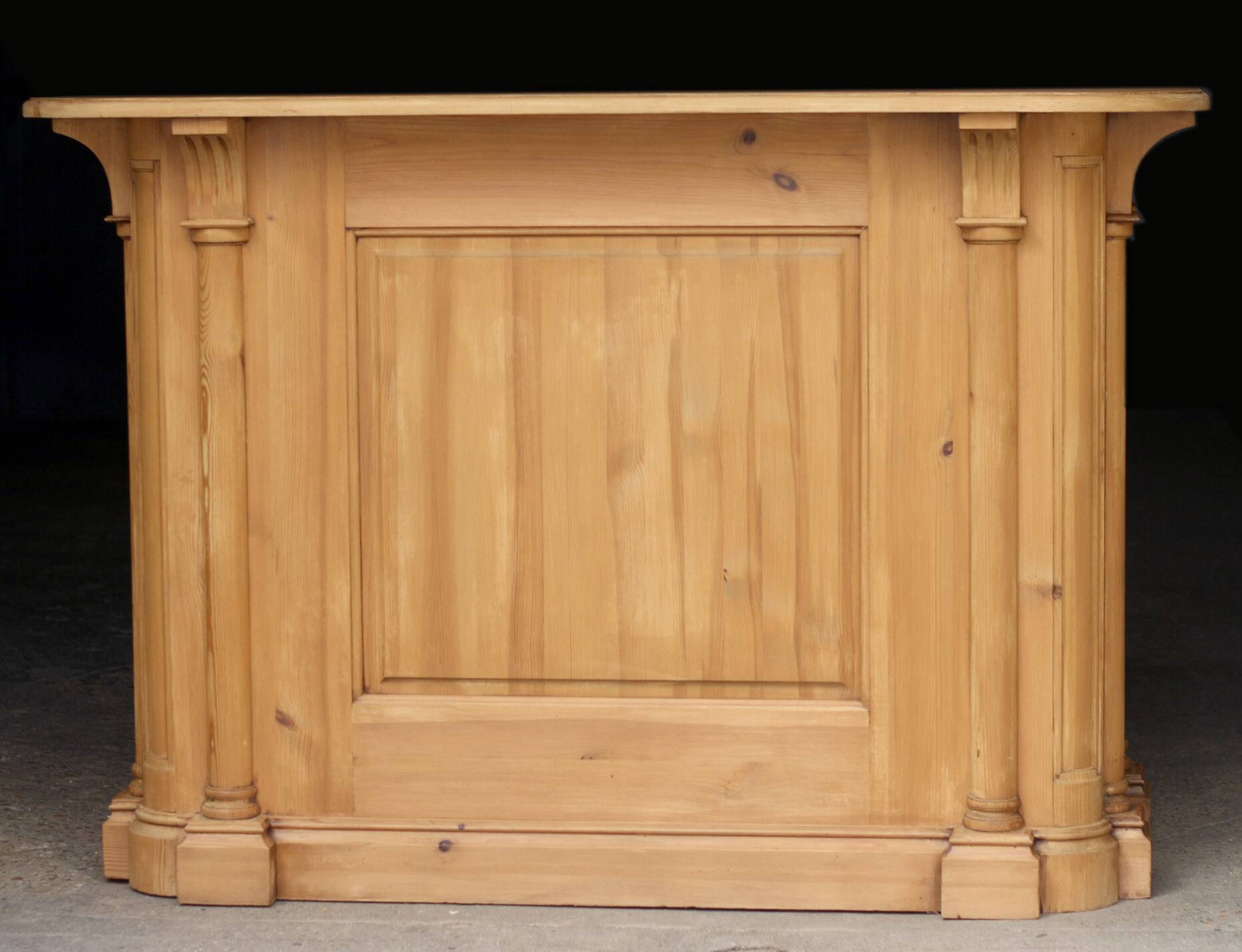 Magnificent hotel counter (19th century): central kitchen island, counter.