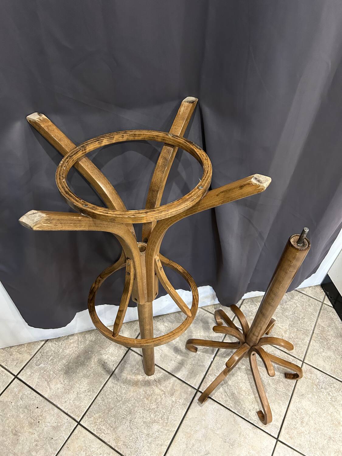 Baumann style 1960 swivel parrot coat rack in curved wood