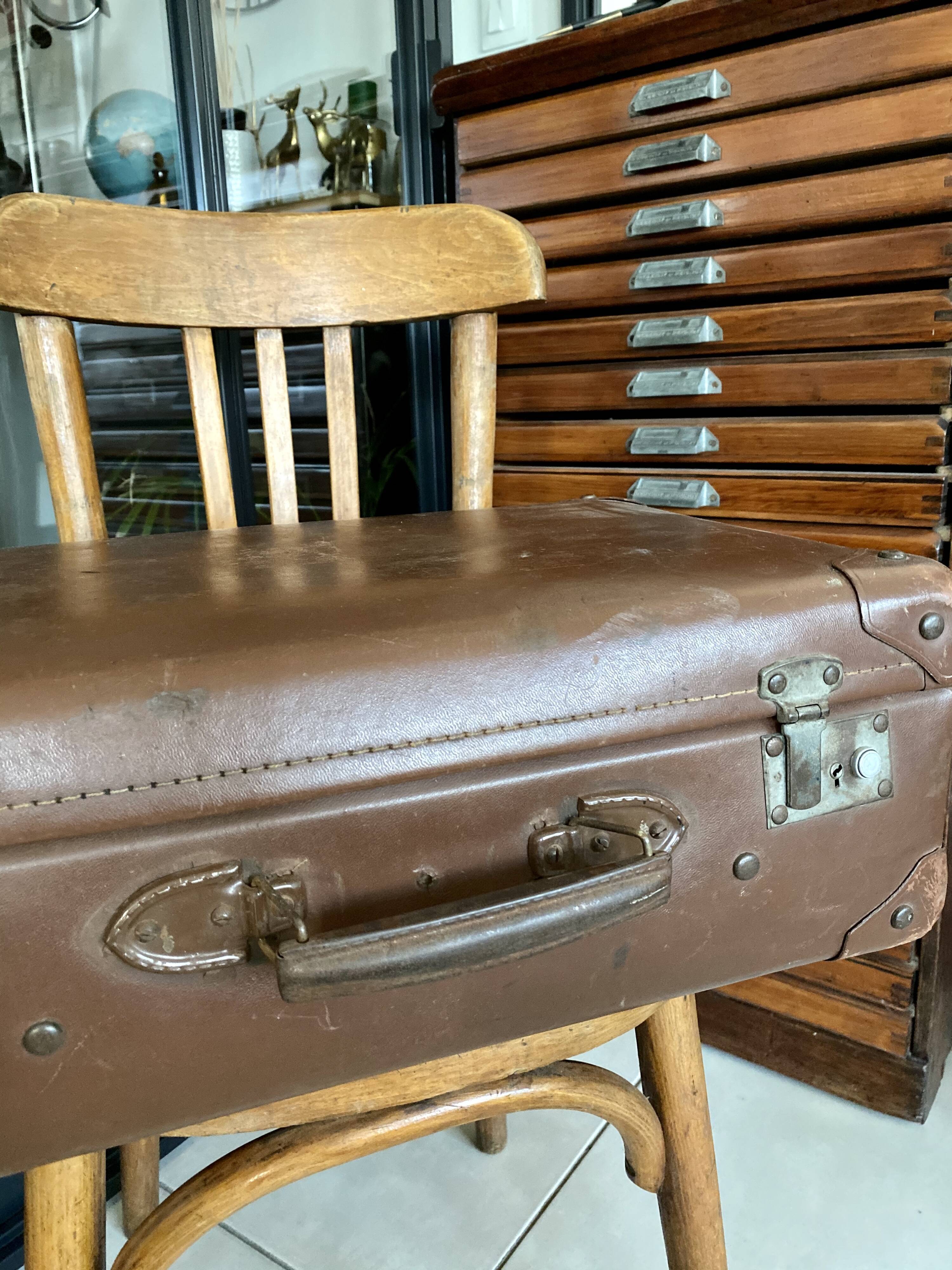 Former vintage suitcase "La Mondiale"