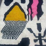 Handmade Berber rug in natural Moroccan wool, size 150 x 260 cm.