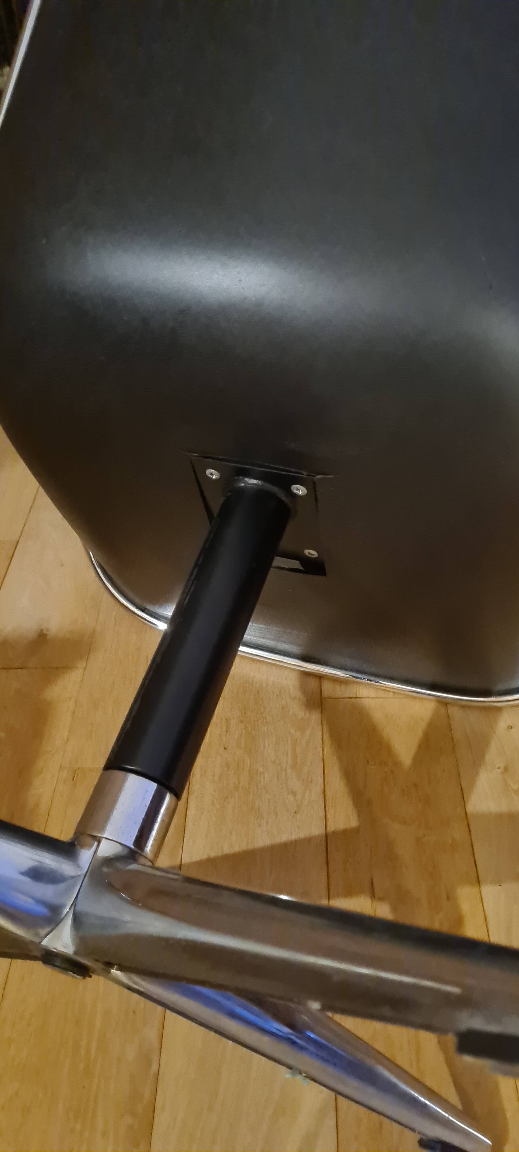 "Executive chair" armchair by Charles Pollock published by Knoll