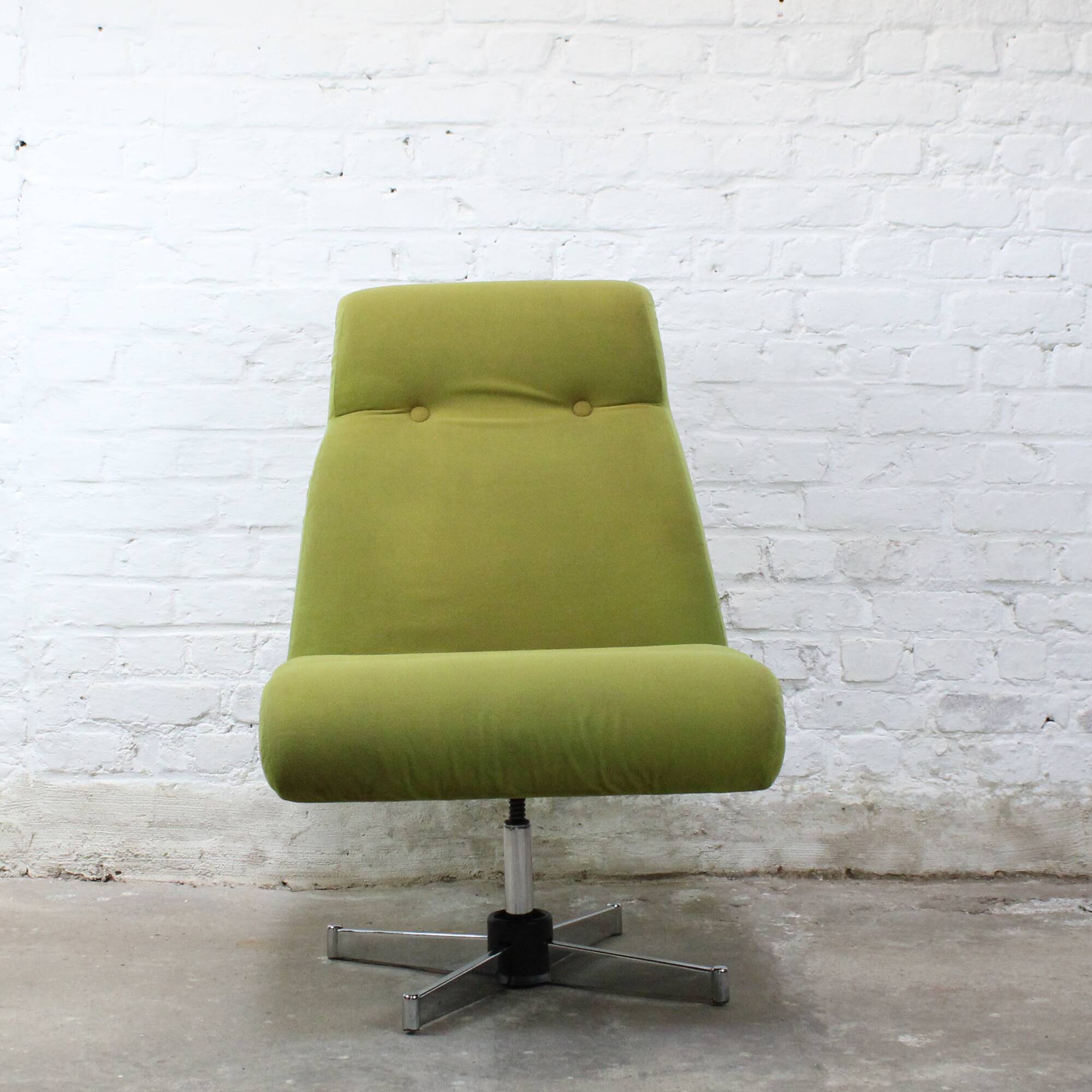 Vintage swivel armchair model "Bombay" by Guy Bernard for Meurop 1971