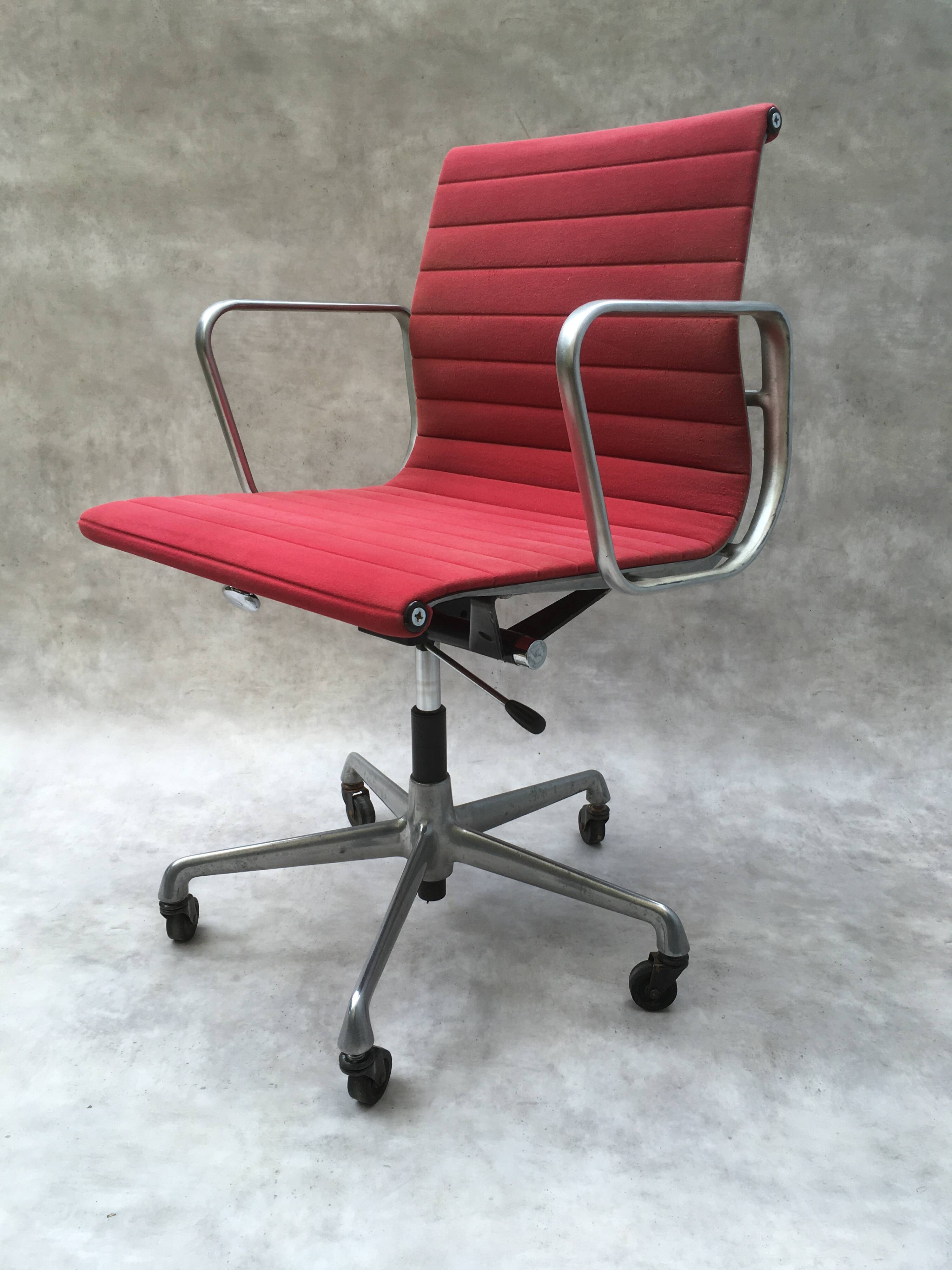 Eames EA 1117 office chair
