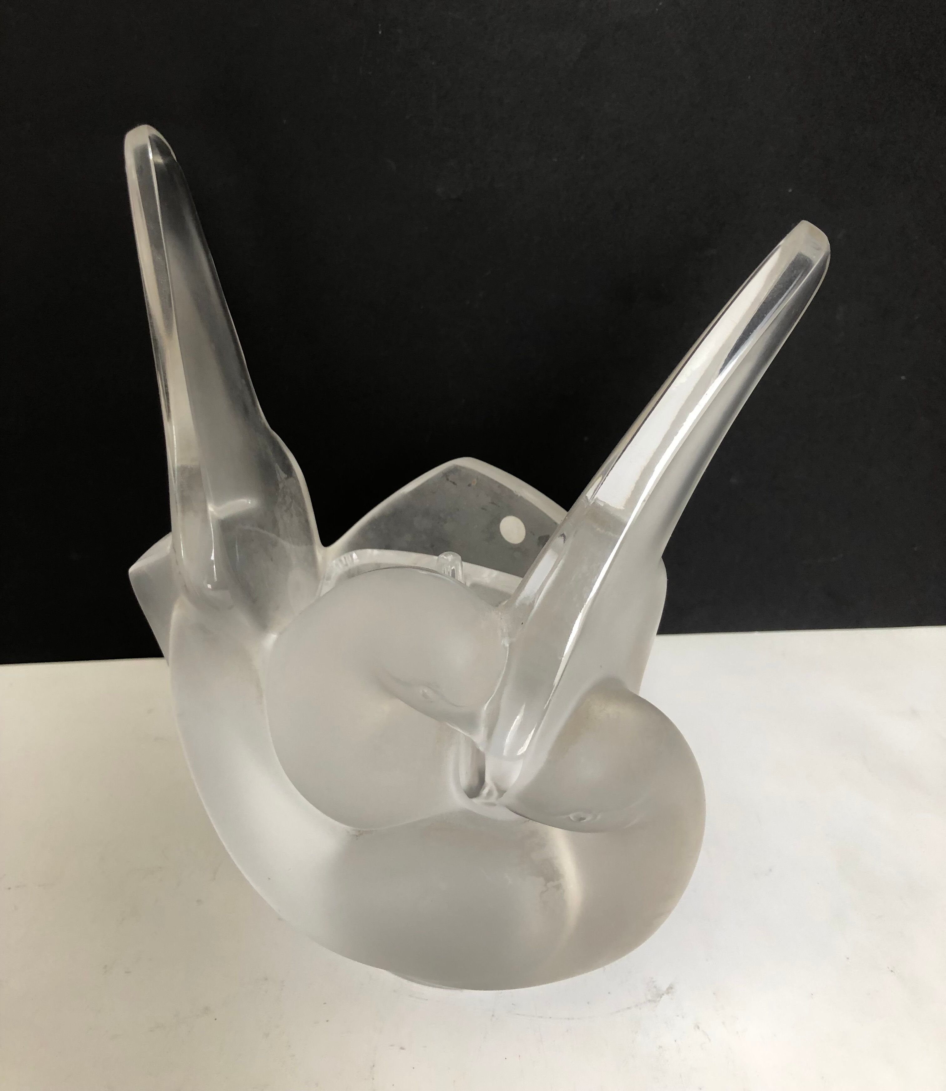 Vase stings flowers with doves Lalique