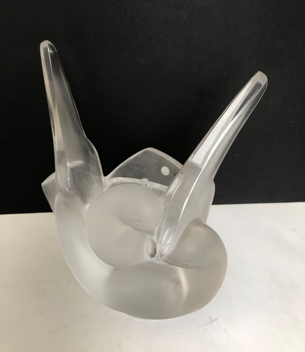 Vase pique fleurs aux colombes Lalique