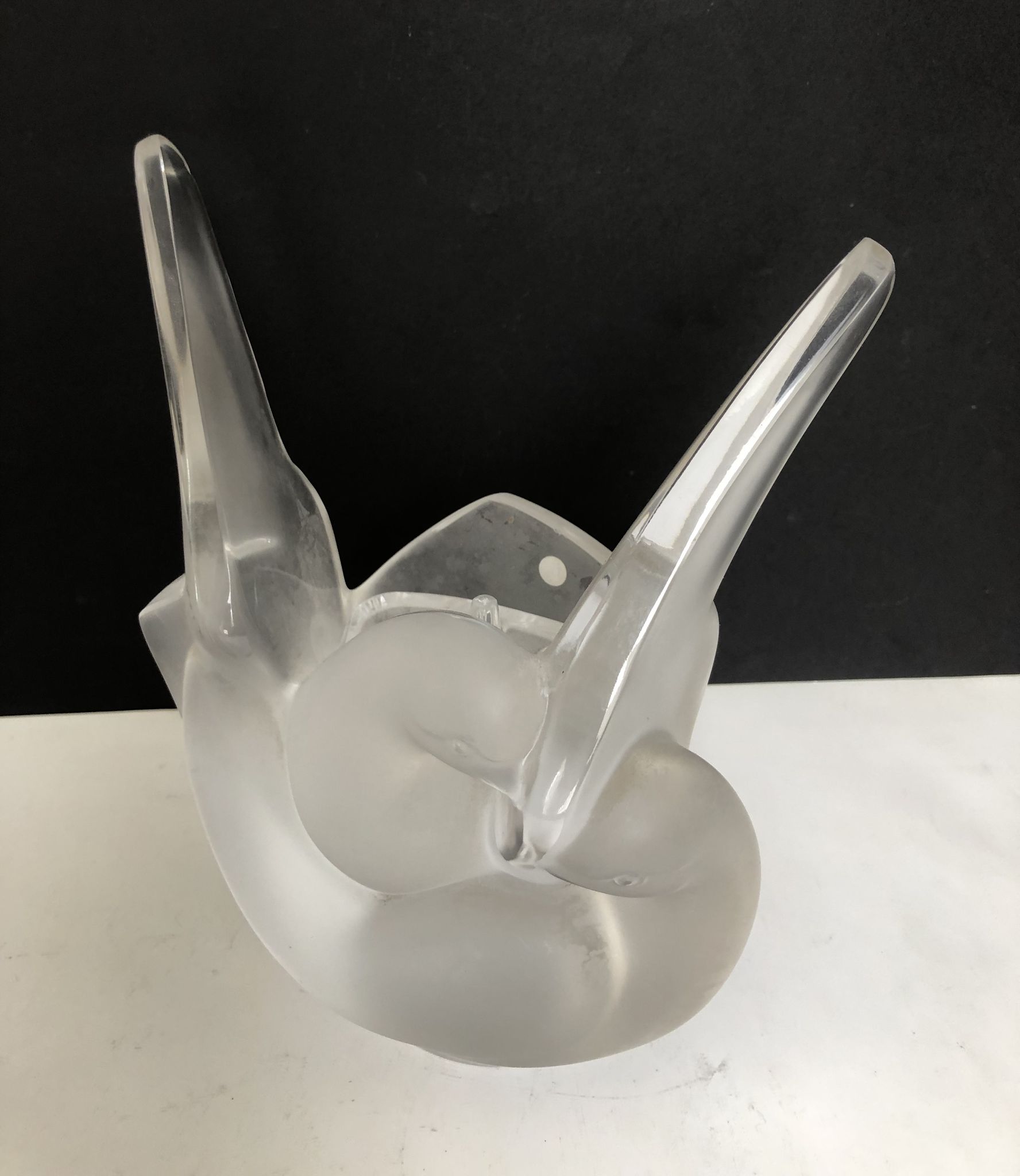 Vase stings flowers with doves Lalique