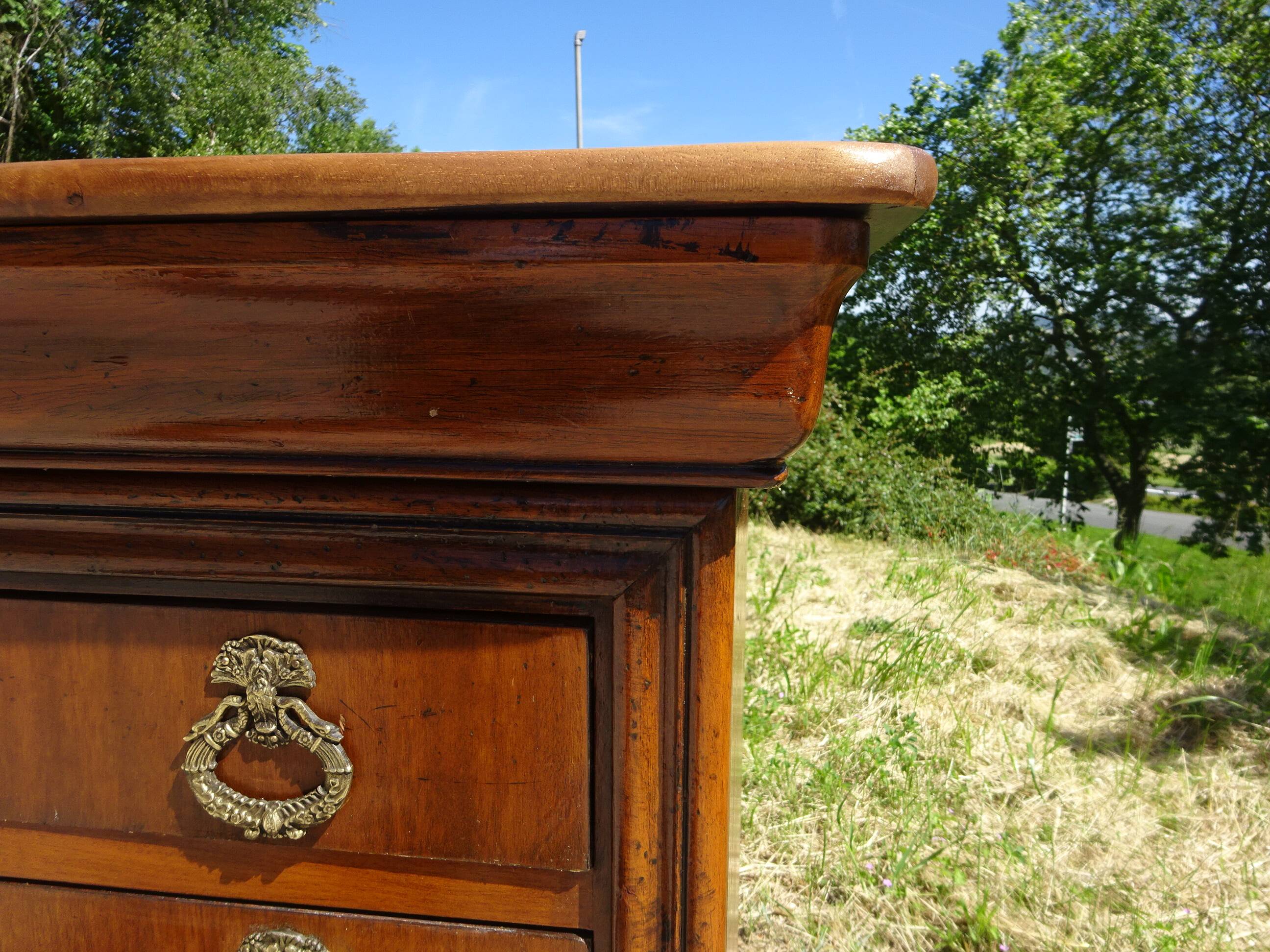 Commode 4 tiroirs, jolies poignées dorées