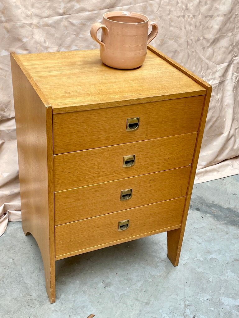 Scandinavian style drawer cabinet