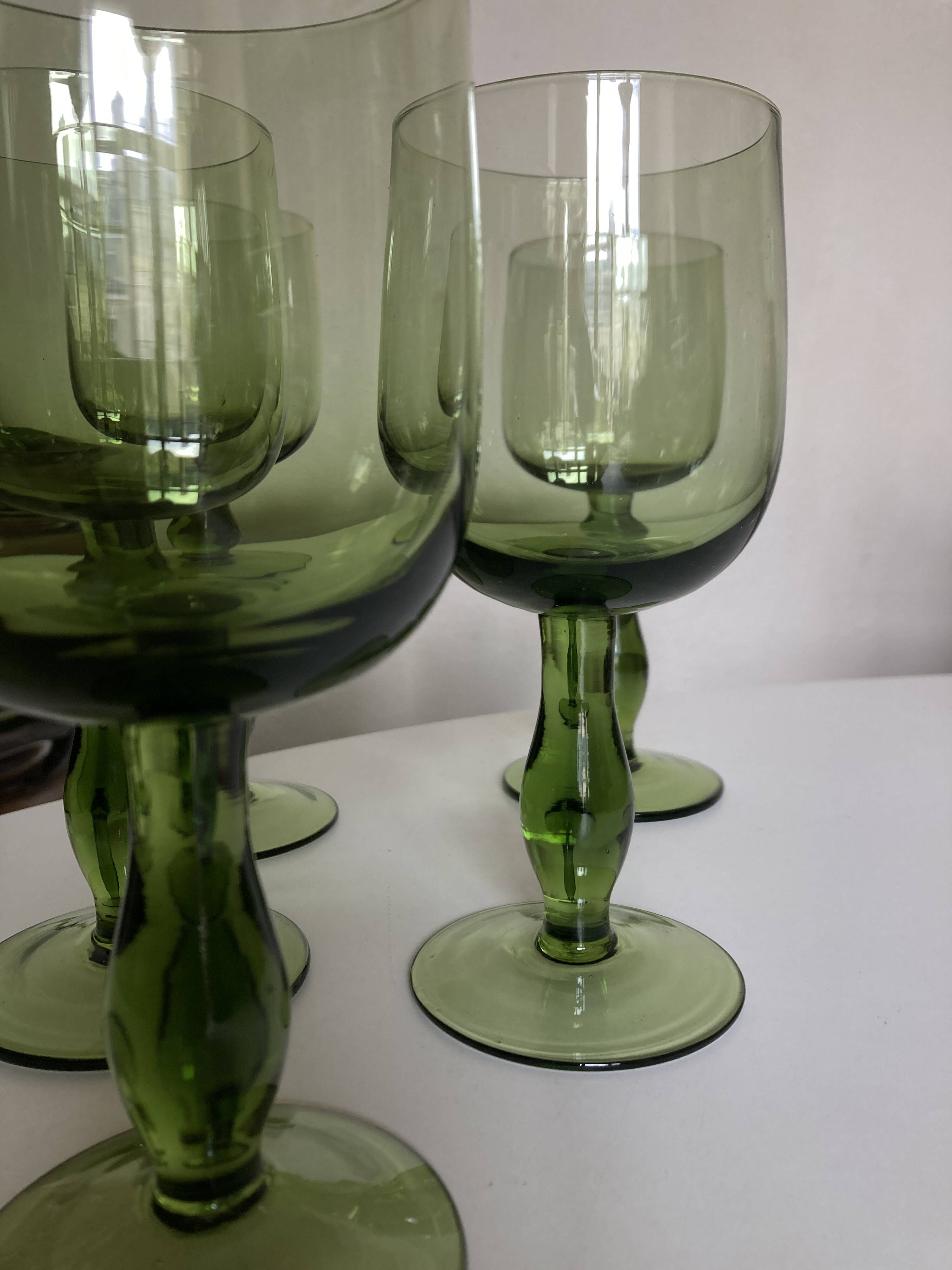 Set of 5 XL tulip-shaped blown rosemary green glasses